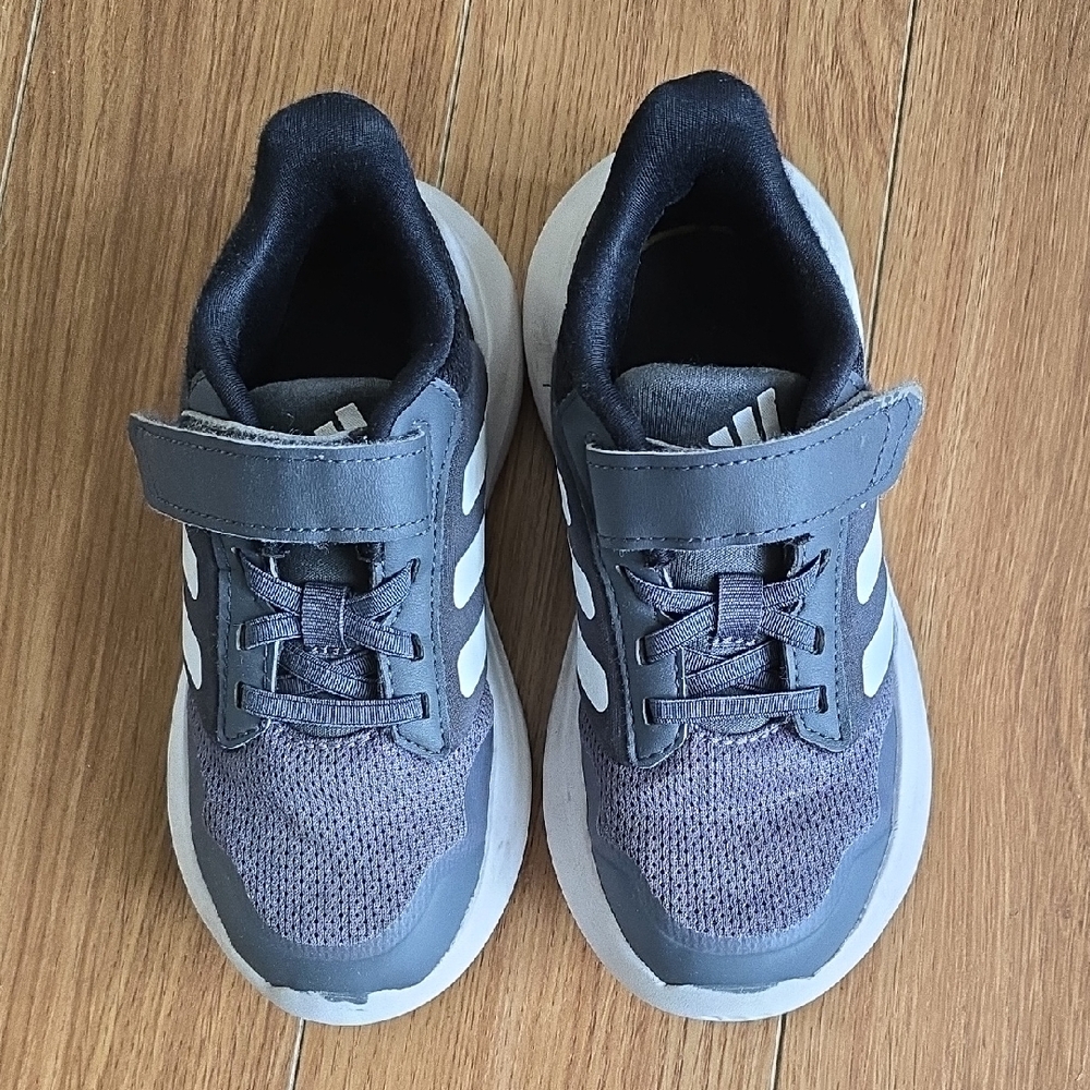 🔴 Adidas Kids' Charcoal and White Sneakers
